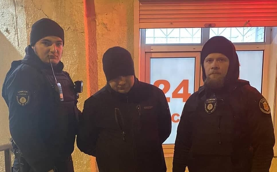 Cработала кнопка тревожного вызова в аптеке по ул. М.Арнаутская 107.
